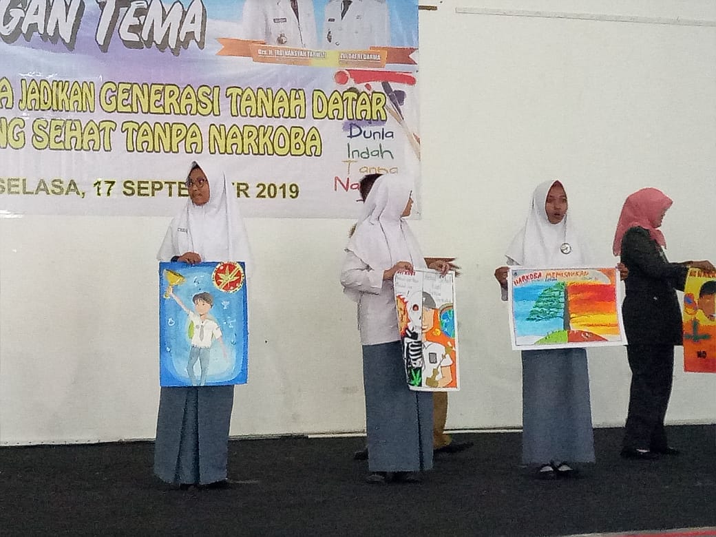 PELAJAR SMA N 1 BATUSANGKAR JUARA I LOMBA LUKIS TINGKAT KABUPATEN TANAH DATAR