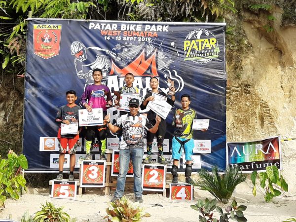 SISWA SMA N 1 BATUSANGKAR JUARA KE 2 DI AJANG PATER PARK WEST SUMATERA SISWA SMA N 1 BATUSANGKAR JUARA KE 2 DI AJANG PATER PARK WEST SUMATERA